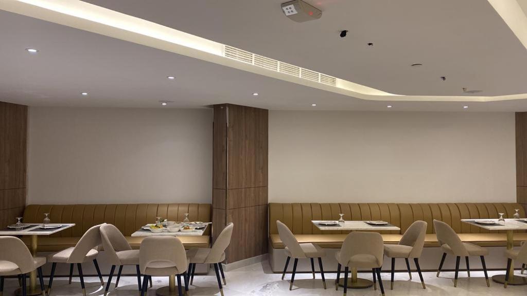 Corp Executive Hotel Doha Suites Bagian luar foto