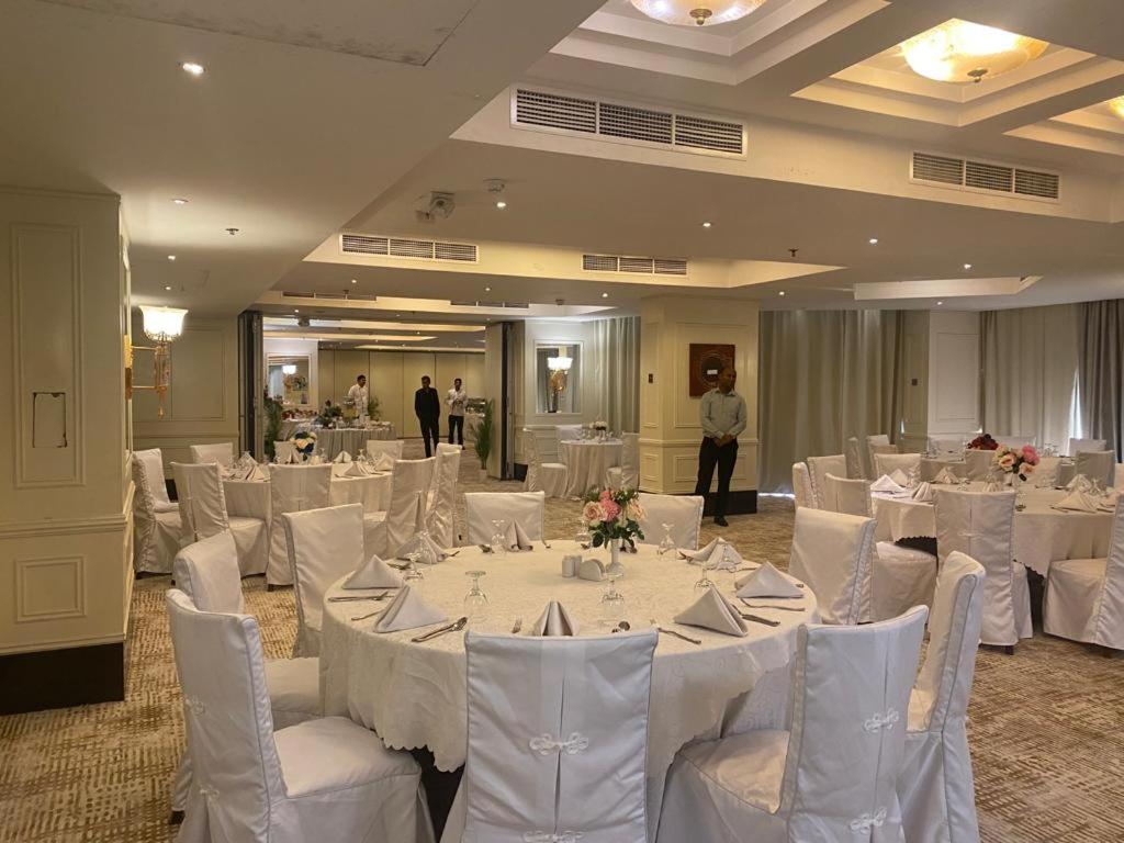 Corp Executive Hotel Doha Suites Bagian luar foto
