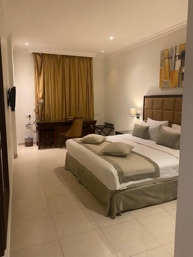 Corp Executive Hotel Doha Suites Bagian luar foto