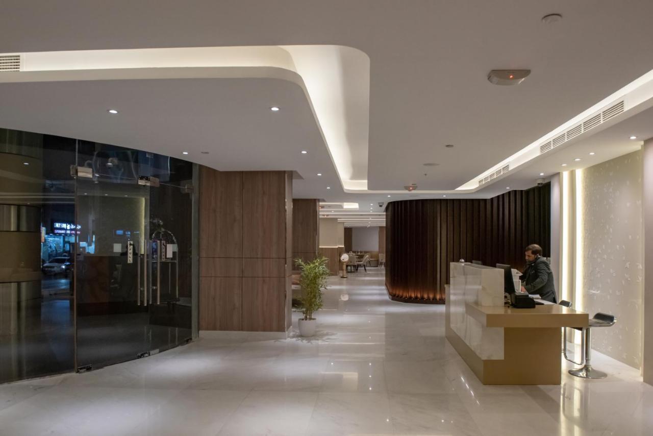 Corp Executive Hotel Doha Suites Bagian luar foto