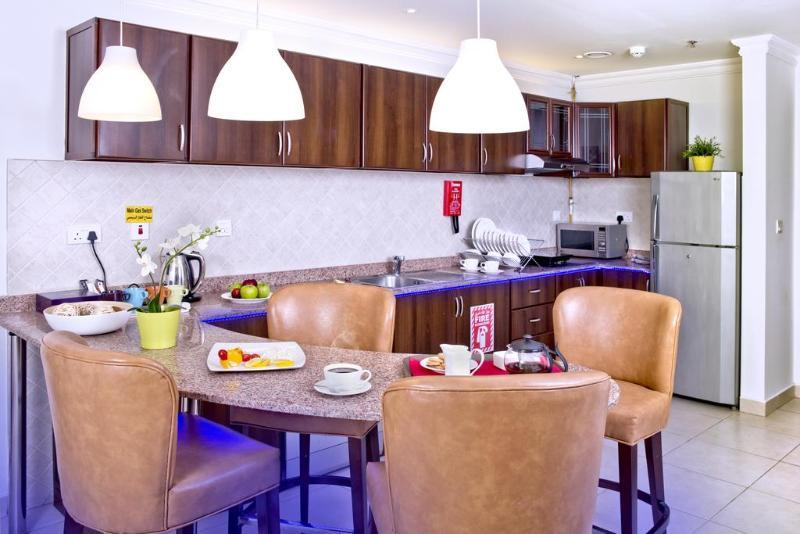 Corp Executive Hotel Doha Suites Bagian luar foto