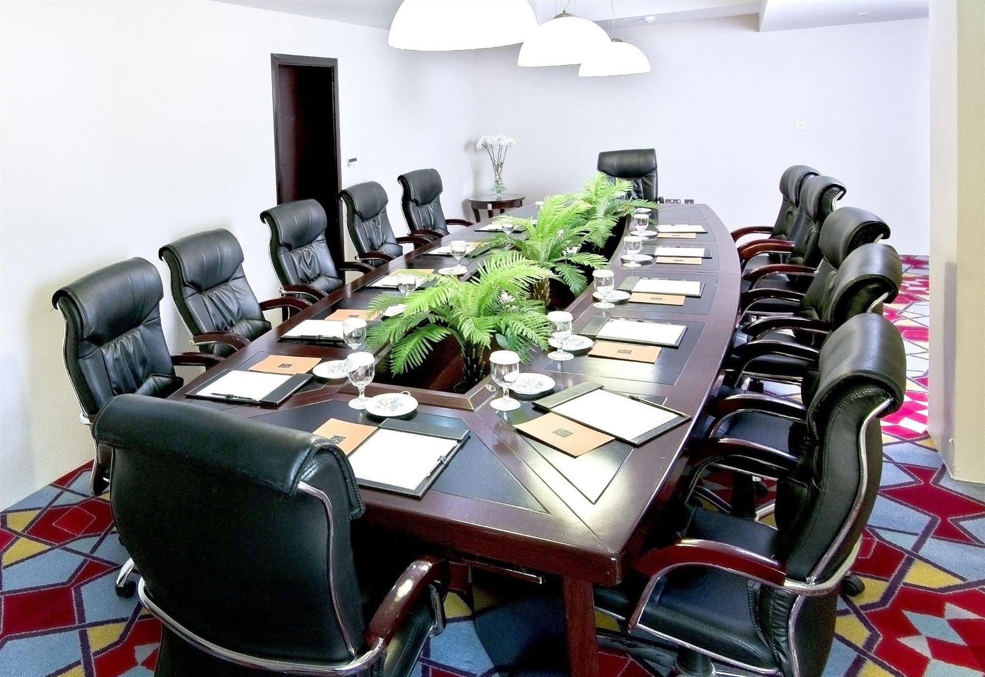 Corp Executive Hotel Doha Suites Bagian luar foto